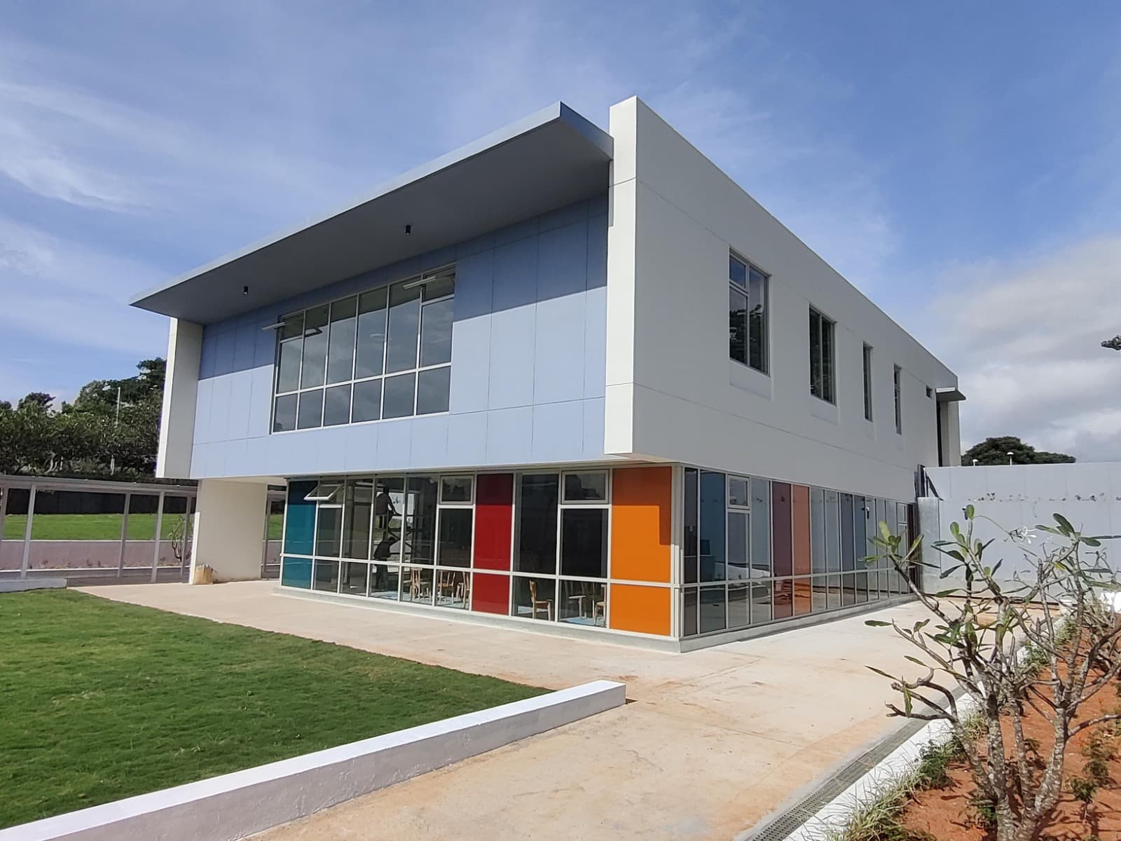 Colour-panel glass facade