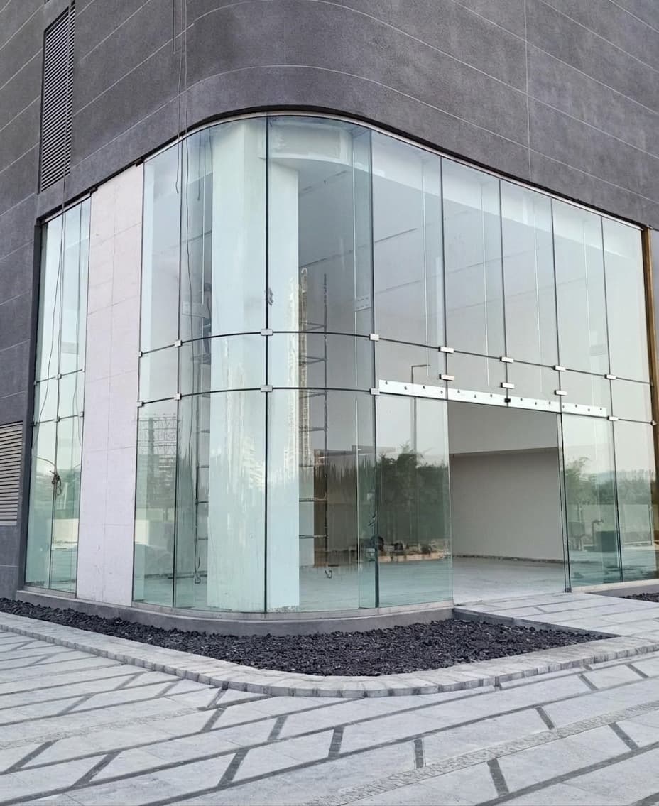 Curved glass corner entrance